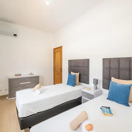Villa In Albufeira Near Beaches And Golf * Albufeira