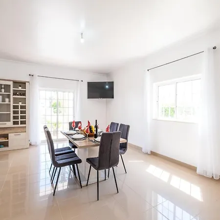 Villa In Albufeira Near Beaches And Golf Βίλα