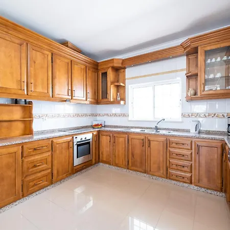Villa In Albufeira Near Beaches And Golf
