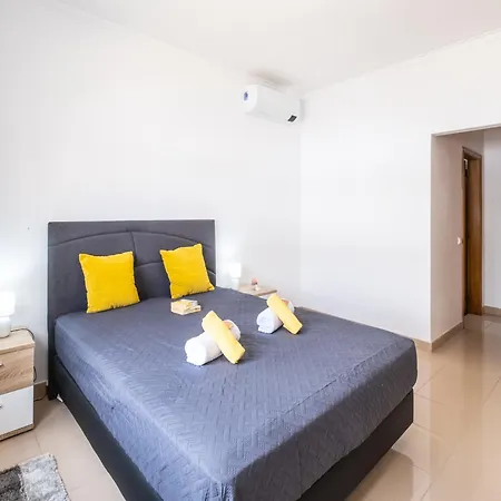 Villa In Albufeira Near Beaches And Golf Βίλα *