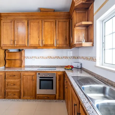 Villa In Albufeira Near Beaches And Golf Βίλα