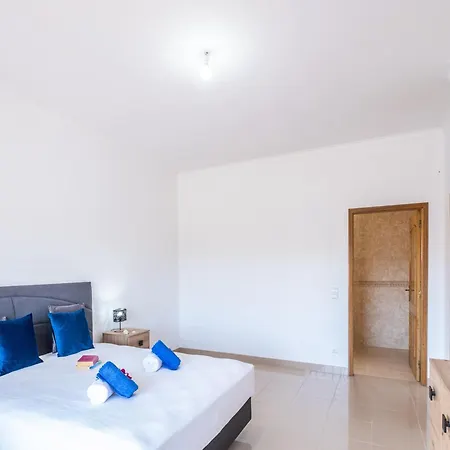 Villa In Albufeira Near Beaches And Golf *
