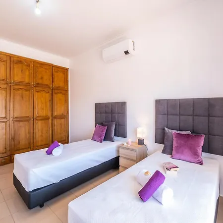 Villa In Albufeira Near Beaches And Golf * Albufeira