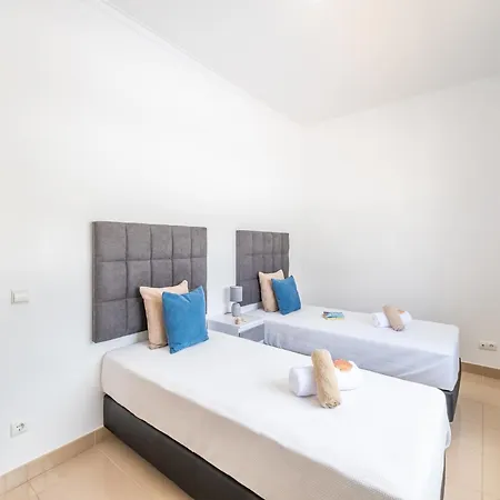 Villa In Albufeira Near Beaches And Golf *