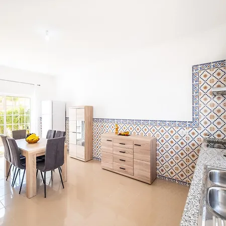 Villa In Albufeira Near Beaches And Golf