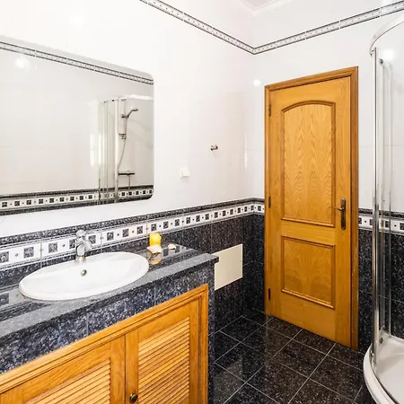 Villa In Albufeira Near Beaches And Golf Albufeira